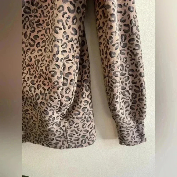 Abercrombie & Fitch Cardigan Sweater Womens XS Leopard Print Soft - Picture 6 of 7